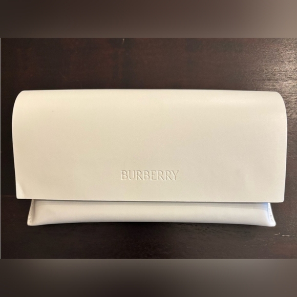 2025 Burberry Glasses 🤓 Case - Picture 1 of 3